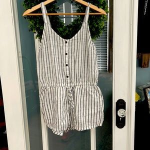 Old Navy pin strip navy and cream romper. Xsp